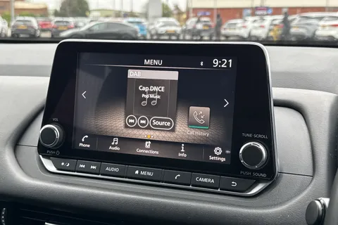 DL73OCC Nissan Qashqai 1.3 DIG-T MHEV Acenta Premium XTRON Euro 6 (s/s) 5dr Thumbnail #18