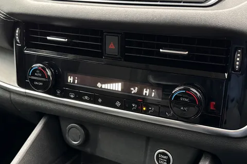 DL73OCC Nissan Qashqai 1.3 DIG-T MHEV Acenta Premium XTRON Euro 6 (s/s) 5dr Thumbnail #23