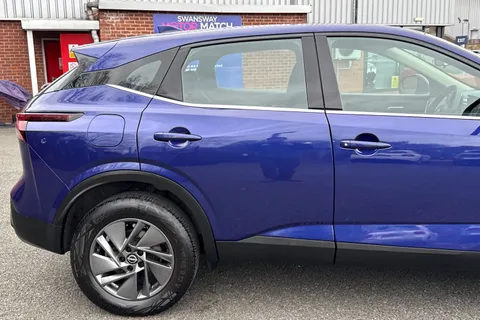 DL73OCC Nissan Qashqai 1.3 DIG-T MHEV Acenta Premium XTRON Euro 6 (s/s) 5dr Thumbnail #31