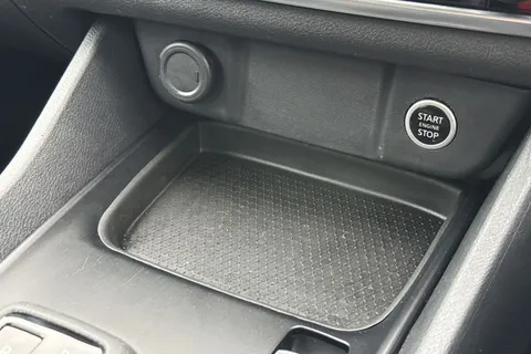 DL73OCC Nissan Qashqai 1.3 DIG-T MHEV Acenta Premium XTRON Euro 6 (s/s) 5dr Thumbnail #40