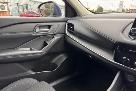 DL73OCC Nissan Qashqai 1.3 DIG-T MHEV Acenta Premium XTRON Euro 6 (s/s) 5dr Thumbnail #44