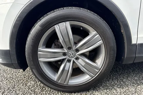 CY68EYM Volkswagen Tiguan 2.0 TDi 150 SEL 5dr ⭐Keyless entry, 1 Year VW Warranty⭐ Thumbnail #13
