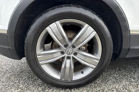 CY68EYM Volkswagen Tiguan 2.0 TDi 150 SEL 5dr ⭐Keyless entry, 1 Year VW Warranty⭐ Thumbnail #14