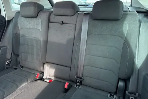 CY68EYM Volkswagen Tiguan 2.0 TDi 150 SEL 5dr ⭐Keyless entry, 1 Year VW Warranty⭐ Thumbnail #20