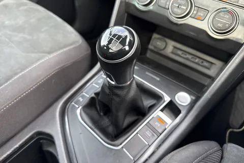 CY68EYM Volkswagen Tiguan 2.0 TDi 150 SEL 5dr ⭐Keyless entry, 1 Year VW Warranty⭐ Thumbnail #24