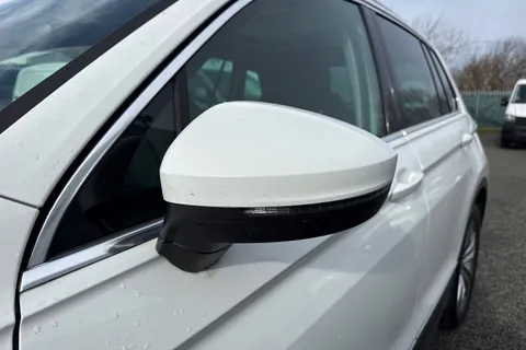 CY68EYM Volkswagen Tiguan 2.0 TDi 150 SEL 5dr ⭐Keyless entry, 1 Year VW Warranty⭐ Thumbnail #32