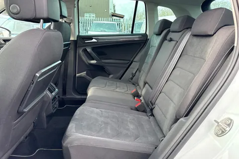 CY68EYM Volkswagen Tiguan 2.0 TDi 150 SEL 5dr ⭐Keyless entry, 1 Year VW Warranty⭐ Thumbnail #34