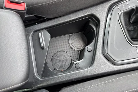 CY68EYM Volkswagen Tiguan 2.0 TDi 150 SEL 5dr ⭐Keyless entry, 1 Year VW Warranty⭐ Thumbnail #42