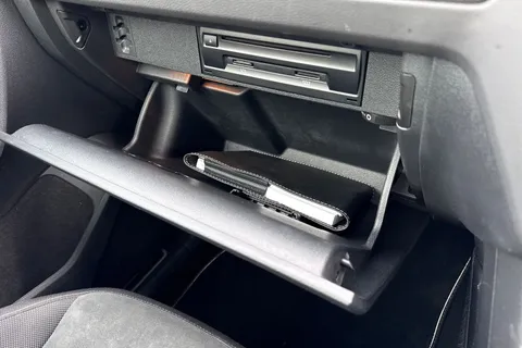 CY68EYM Volkswagen Tiguan 2.0 TDi 150 SEL 5dr ⭐Keyless entry, 1 Year VW Warranty⭐ Thumbnail #44