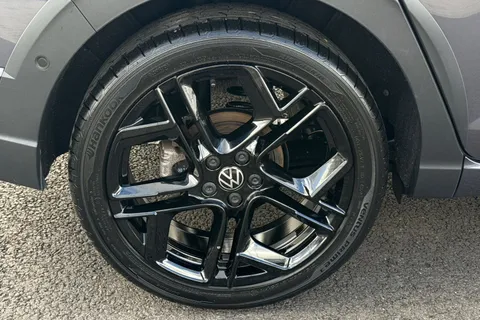 KO25MYL Volkswagen Taigo 1.0 TSI 115 Black Edition 5dr **PAN ROOF** Thumbnail #11