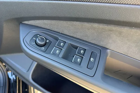 Volkswagen Golf 1.5 TSI Black Edition Euro 6 (s/s) 5dr Thumbnail #20