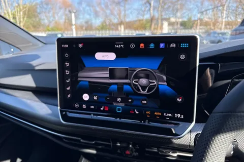 Volkswagen Golf 1.5 TSI Black Edition Euro 6 (s/s) 5dr Thumbnail #21