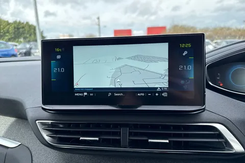 LY71GEU PEUGEOT 3008 1.6 13.2kWh Allure Premium e-EAT Euro 6 (s/s) 5dr Thumbnail #13