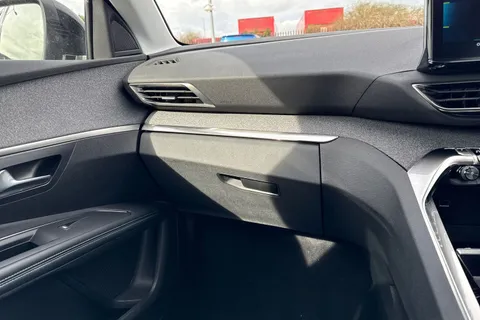 LY71GEU PEUGEOT 3008 1.6 13.2kWh Allure Premium e-EAT Euro 6 (s/s) 5dr Thumbnail #16