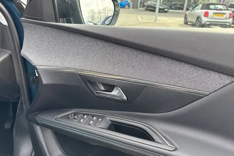 LY71GEU PEUGEOT 3008 1.6 13.2kWh Allure Premium e-EAT Euro 6 (s/s) 5dr Thumbnail #19