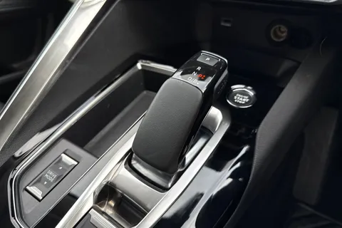 LY71GEU PEUGEOT 3008 1.6 13.2kWh Allure Premium e-EAT Euro 6 (s/s) 5dr Thumbnail #21