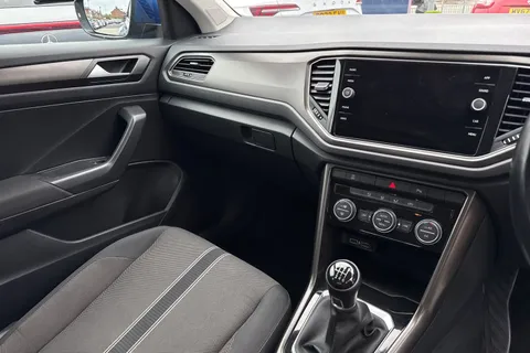 20 of 52 for Volkswagen T-Roc 1.0 TSI SE Euro 6 (s/s) 5dr