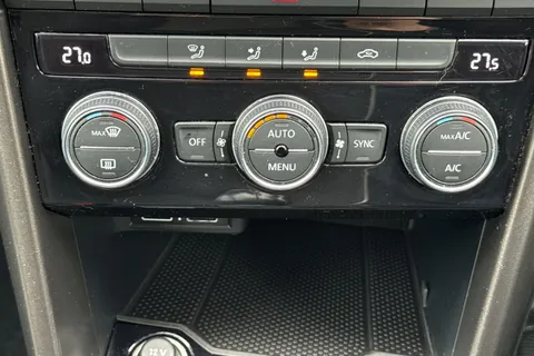 22 of 52 for Volkswagen T-Roc 1.0 TSI SE Euro 6 (s/s) 5dr