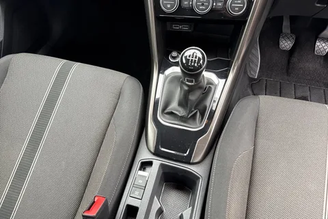 23 of 52 for Volkswagen T-Roc 1.0 TSI SE Euro 6 (s/s) 5dr