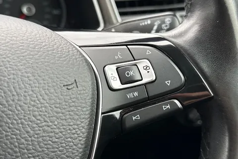 33 of 52 for Volkswagen T-Roc 1.0 TSI SE Euro 6 (s/s) 5dr