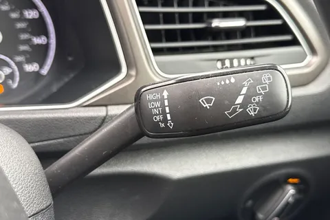 35 of 52 for Volkswagen T-Roc 1.0 TSI SE Euro 6 (s/s) 5dr