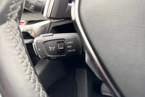LY71GEU PEUGEOT 3008 1.6 13.2kWh Allure Premium e-EAT Euro 6 (s/s) 5dr Thumbnail #42