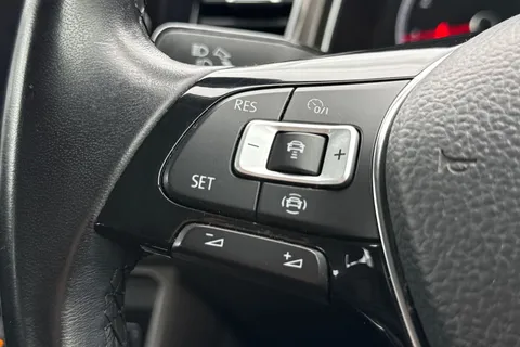 37 of 52 for Volkswagen T-Roc 1.0 TSI SE Euro 6 (s/s) 5dr