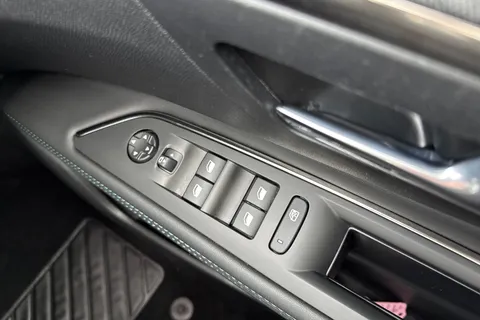 LY71GEU PEUGEOT 3008 1.6 13.2kWh Allure Premium e-EAT Euro 6 (s/s) 5dr Thumbnail #44