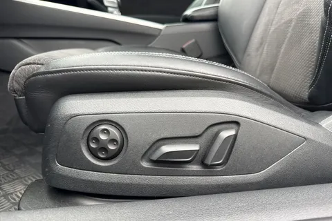 42 of 66 for Audi A5 Cabriolet S line 40 TDI 190 PS S tronic