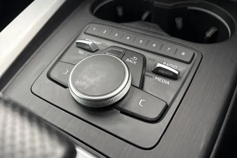 48 of 66 for Audi A5 Cabriolet S line 40 TDI 190 PS S tronic