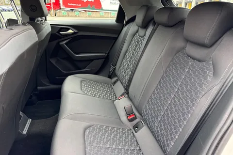 19 of 66 for Audi A1 Sport 30 TFSI 110 PS 6-speed