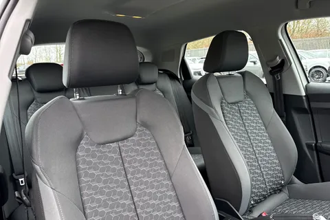 24 of 66 for Audi A1 Sport 30 TFSI 110 PS 6-speed