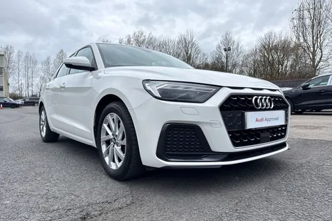 28 of 66 for Audi A1 Sport 30 TFSI 110 PS 6-speed