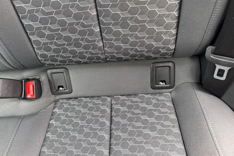 35 of 66 for Audi A1 Sport 30 TFSI 110 PS 6-speed