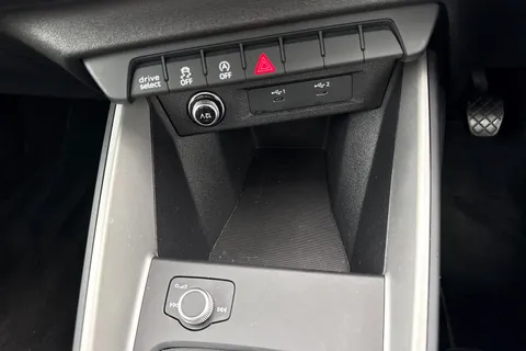 41 of 66 for Audi A1 Sport 30 TFSI 110 PS 6-speed