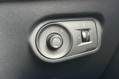 DT25ZRU MG Mg Zs 1.5 Hybrid+ SE Auto Euro 6 (s/s) 5dr Thumbnail #37