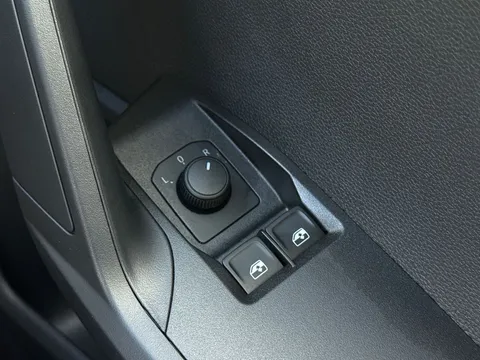 18 of 38 for SEAT IBIZA 1.0 TSI 95 SE Technology 5dr