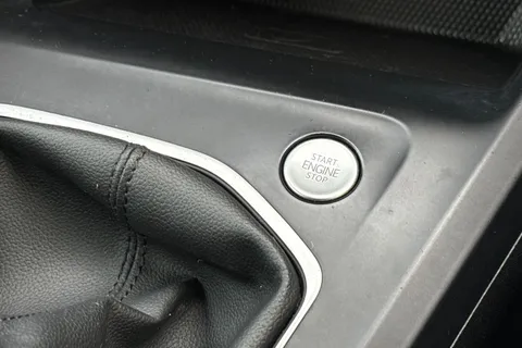 33 of 43 for Volkswagen Golf 1.5 TSI 150 Life 5dr | App Connect | Acc