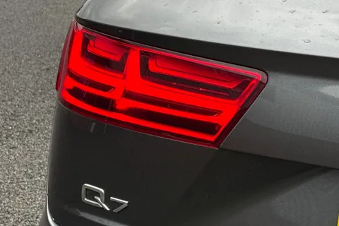 40 of 57 for Audi Q7 3.0 TDI V6 S line Tiptronic quattro Euro 6 (s/s) 5dr