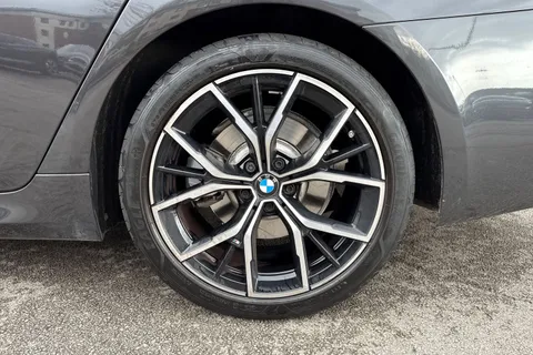 DH23LMV BMW 5 Series 2.0 520d MHT M Sport Saloon 4dr Diesel Hybrid Steptronic Euro 6 (s/s) (190 ps) Thumbnail #13