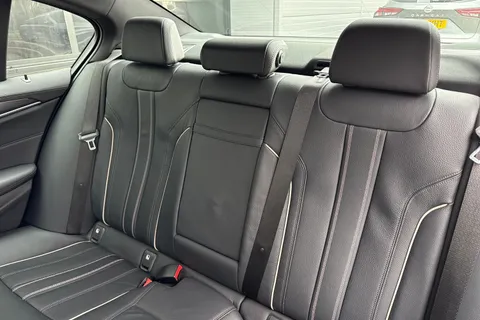 DH23LMV BMW 5 Series 2.0 520d MHT M Sport Saloon 4dr Diesel Hybrid Steptronic Euro 6 (s/s) (190 ps) Thumbnail #19