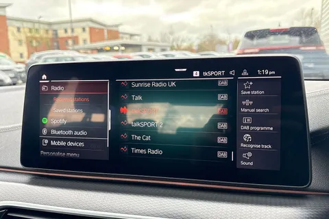 DH23LMV BMW 5 Series 2.0 520d MHT M Sport Saloon 4dr Diesel Hybrid Steptronic Euro 6 (s/s) (190 ps) Thumbnail #45