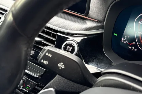 DH23LMV BMW 5 Series 2.0 520d MHT M Sport Saloon 4dr Diesel Hybrid Steptronic Euro 6 (s/s) (190 ps) Thumbnail #56