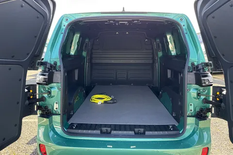 CX75HZH Volkswagen Id. Buzz Cargo Pro 79kWh Commerce Auto 4Motion 5dr Thumbnail #7