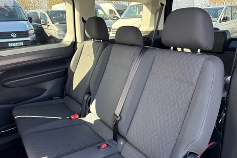 CX26JZP Volkswagen Caddy Maxi 2.0 TDI Life MPV 5dr Diesel DSG Euro 6 (s/s) (122 ps) Thumbnail #19