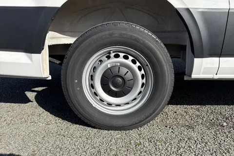 CX26HXS Volkswagen Crafter 2.0 TDI CR30 Commerce Panel Van 5dr Diesel Manual FWD MWB Euro 6 (s/s) (140 ps) Thumbnail #12