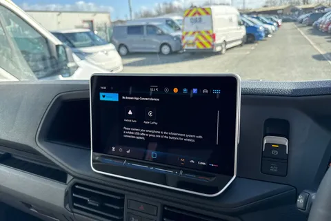 CX26HXS Volkswagen Crafter 2.0 TDI CR30 Commerce Panel Van 5dr Diesel Manual FWD MWB Euro 6 (s/s) (140 ps) Thumbnail #17