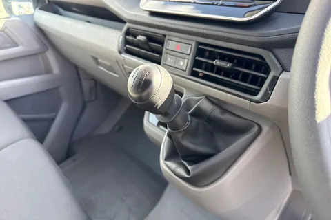 CX26HXS Volkswagen Crafter 2.0 TDI CR30 Commerce Panel Van 5dr Diesel Manual FWD MWB Euro 6 (s/s) (140 ps) Thumbnail #23