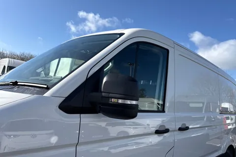 CX26HXS Volkswagen Crafter 2.0 TDI CR30 Commerce Panel Van 5dr Diesel Manual FWD MWB Euro 6 (s/s) (140 ps) Thumbnail #26