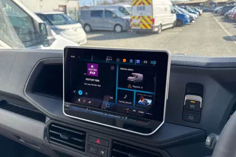 CX26HXS Volkswagen Crafter 2.0 TDI CR30 Commerce Panel Van 5dr Diesel Manual FWD MWB Euro 6 (s/s) (140 ps) Thumbnail #31